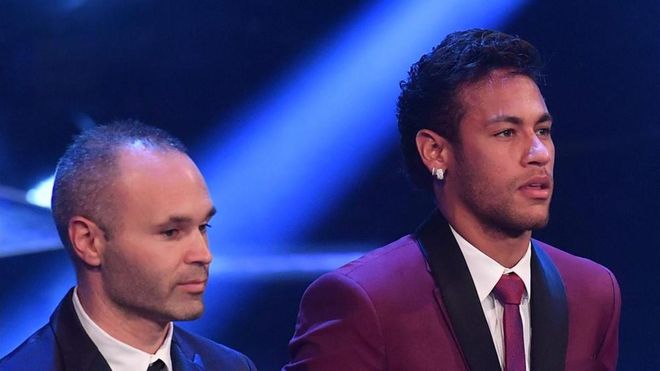 Iniesta se reencontró con Neymar Junior en Londres Iniesta se reencontró con Neymar Junior en Londres