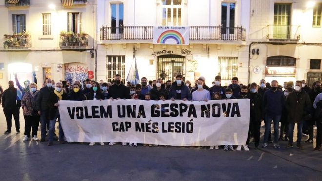 La parroquia escapulada se concentró en la plaza de la Vila de Gràcia La parroquia escapulada se concentró en la plaza de la Vila de Gràcia