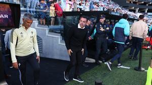Xavi, en el momento de llegar al banquillo de Balaídos Xavi, en el momento de llegar al banquillo de Balaídos