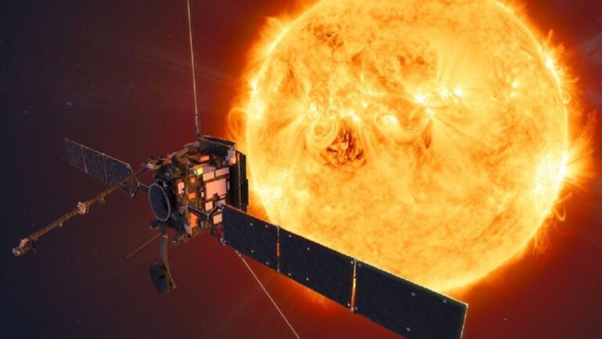 La sonda Solar Orbiter se acercó hoy a la Tierra antes de dirigirse al Sol