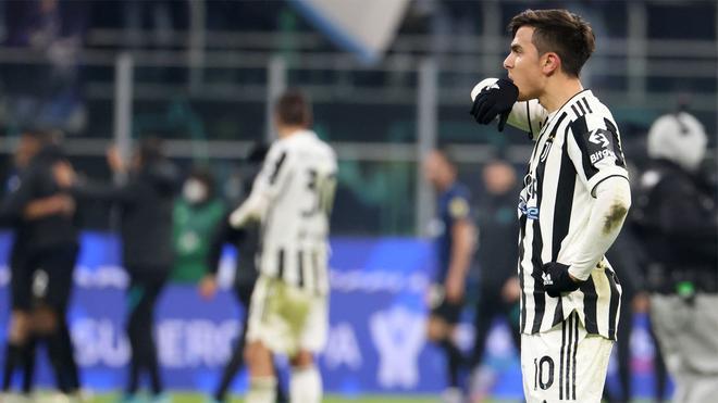 Dybala se lamenta en la final de la Supercopa perdida por la Juventus ante el Inter