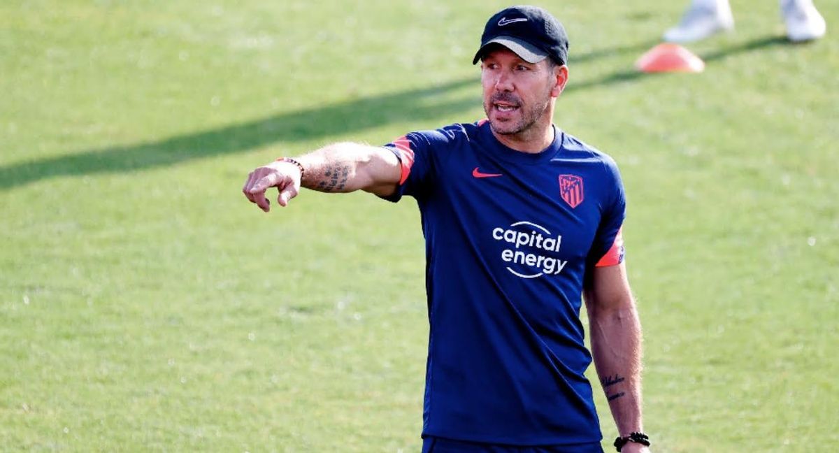 Simeone durante un entrenamiento Simeone durante un entrenamiento