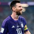Messi sonríe durante el partido ante Polonia en el Mundial de Qatar