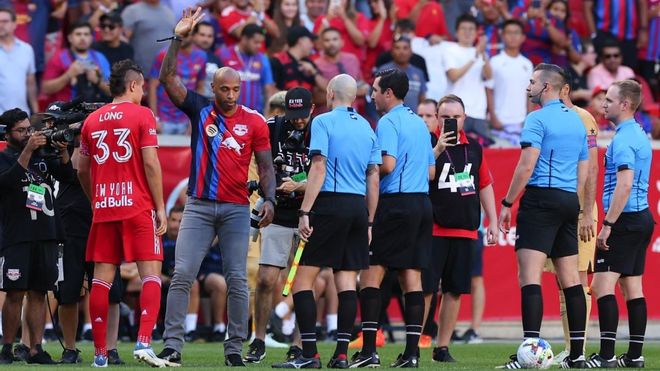 Homenaje a ‘Titi’ Henry antes del partido entre New York Red Bulls y Barça