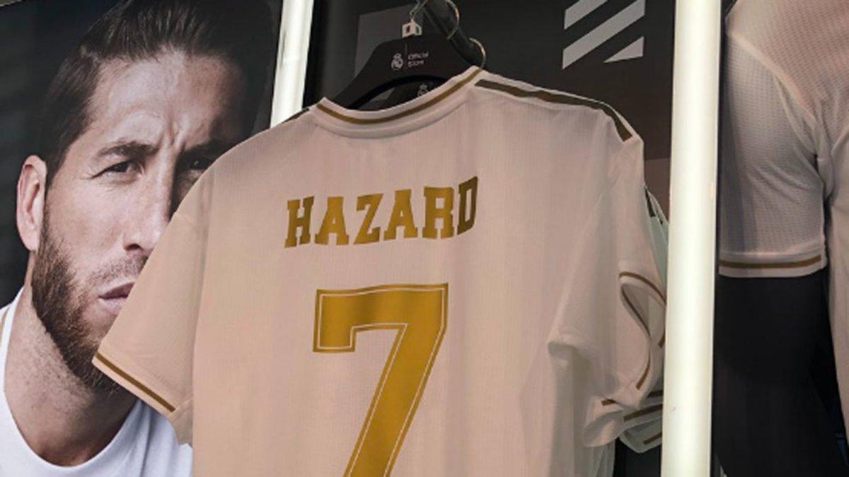 Destrucción marcador Vandalir Empieza a circular la camiseta madridista de Hazard... con el dorsal '