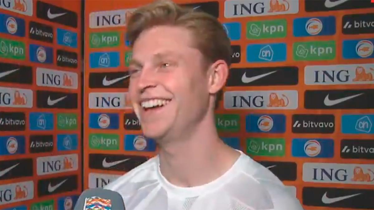 De Jong's viral reaction when asked if he will sign for Manchester United