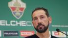 Pablo Machín, entrenador del Elche, con semblante serio en rueda de prensa