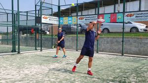 Una de las parejas participantes en el VIII Torneo de Pádel en Can Cuyàs Una de las parejas participantes en el VIII Torneo de Pádel en Can Cuyàs