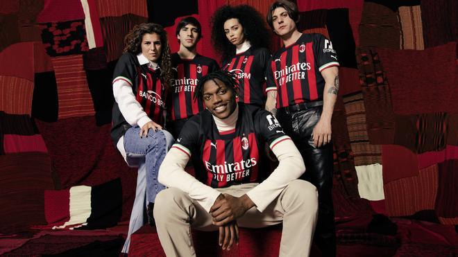 La camiseta del actual campeón de Italia, el AC Milan