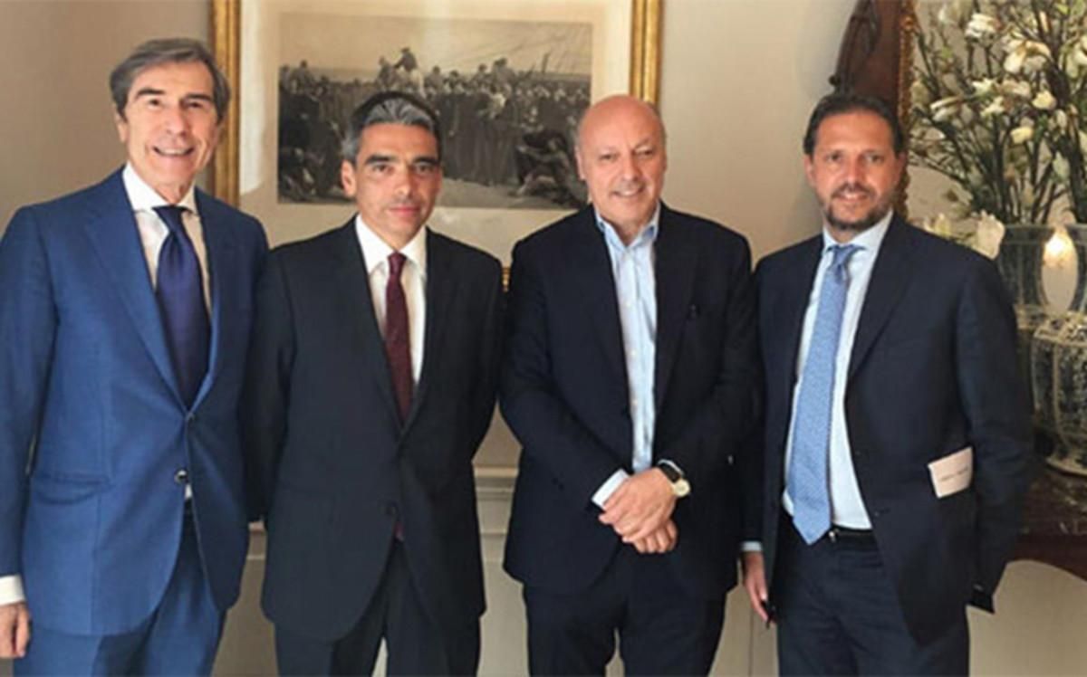 Ariedo Braida y Albert Soler se fotografiaron con los representantes de la Juventus hace un año Ariedo Braida y Albert Soler se fotografiaron con los representantes de la Juventus hace un año