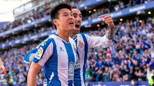 Wu Lei celebrando un gol con el Espanyol