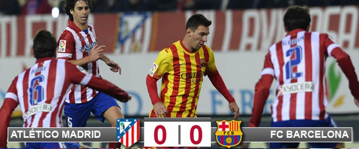 Leo Messi intenta de irse de Koke y Godín tras superar a Tieago durante el Atlético-Barça Leo Messi intenta de irse de Koke y Godín tras superar a Tieago durante el Atlético-Barça