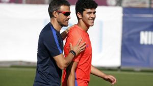Luis Enrique, junto a Aleñá en un entrenamiento Luis Enrique, junto a Aleñá en un entrenamiento