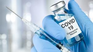 España aprueba el primer colectivo de personas que recibirá la cuarta dosis de la vacuna