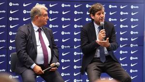 Joan Laporta y Mateu Alemany durante la presentación de Jules Koundé como jugador del FC Barcelona