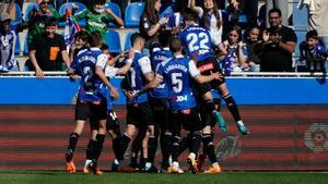 Resumen, goles y highlights del Alavés 1-0 Rayo Vallecano de la jornada 32 de LaLiga Santander