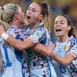 Athenea celebra su tanto ante Suecia