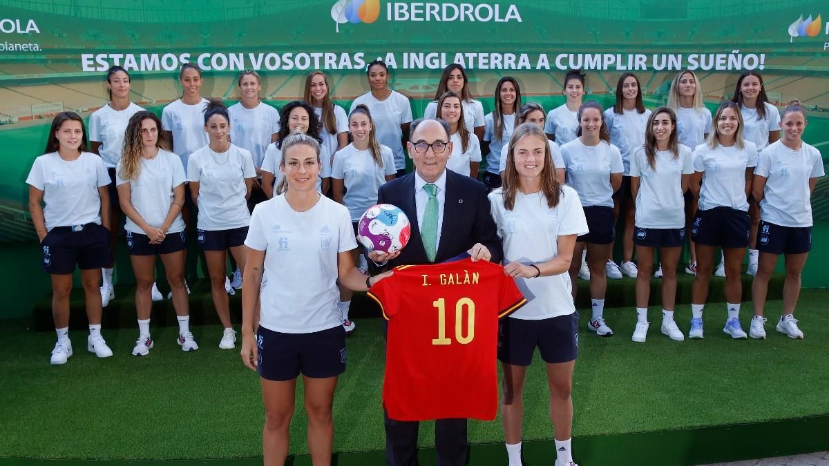 La selección femenina, junto al presidente de Iberdrola La selección femenina, junto al presidente de Iberdrola