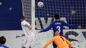 Benzema, una pesadilla para la defensa local Benzema, una pesadilla para la defensa local