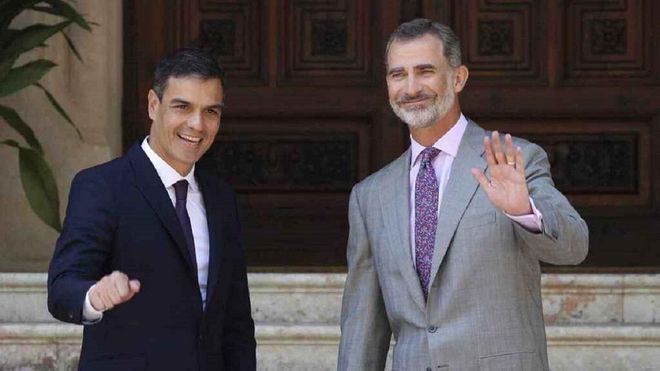 Pedro Sánchez y Felipe VI fotografiados haciendo algo imposible de creer Pedro Sánchez y Felipe VI fotografiados haciendo algo imposible de creer