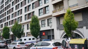 Una mujer de 32 años embarazada de gemelos, asesinada por su expareja en un apartahotel de Vitoria