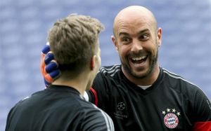Pepe Reina quiere ser el sustituto de Claudio Bravo Pepe Reina quiere ser el sustituto de Claudio Bravo