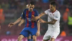 Vitolo presiona a Busquets en su última aparición en el Camp Nou Vitolo presiona a Busquets en su última aparición en el Camp Nou