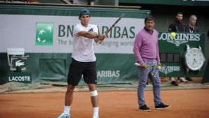 Rafa Nadal junto a su tío Toni, en Roland Garros 2013 Rafa Nadal junto a su tío Toni, en Roland Garros 2013