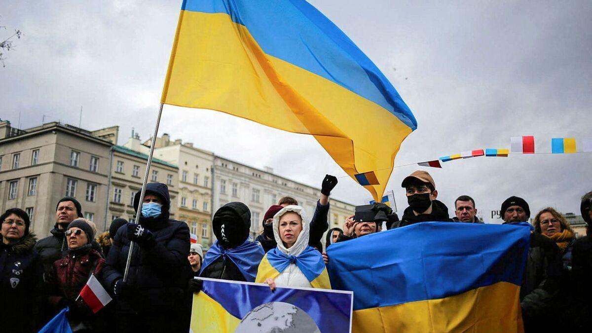 Estado de emergencia en Ucrania, y autorización a sus ciudadanos a tener armas