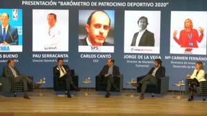 Pau Serracanta, el segundo por la izquierda, participando en una conferencia sobre patrocinio deportivo Pau Serracanta, el segundo por la izquierda, participando en una conferencia sobre patrocinio deportivo