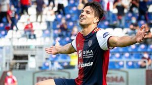 Giovanni Siemeone celebrando un gol con el Cagliari, con quien ya lleva cinco esta temporada Giovanni Siemeone celebrando un gol con el Cagliari, con quien ya lleva cinco esta temporada