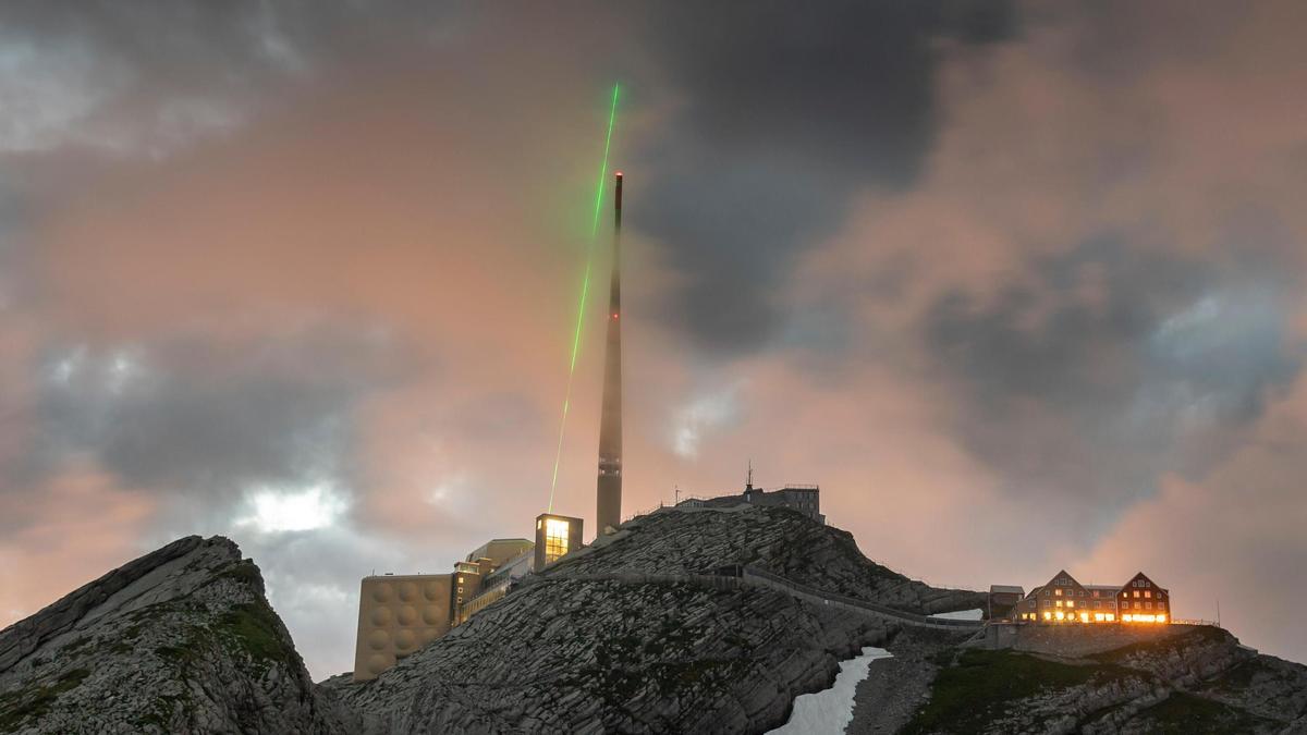 Logran desviar rayos con un potente laser dirigido al cielo Logran desviar rayos con un potente laser dirigido al cielo