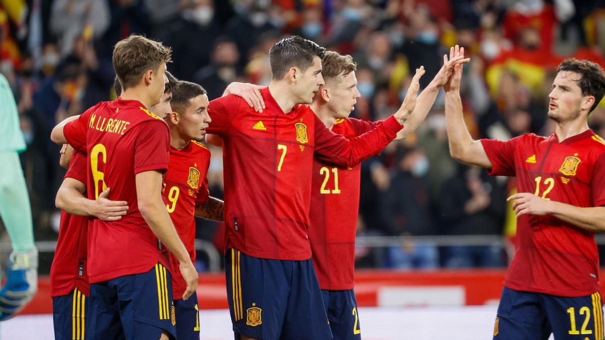 España golea a Islandia