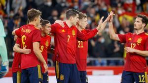 España golea a Islandia