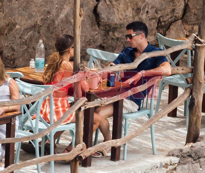 Robert Lewandowski y su mujer Anna han aprovechado las vacaciones para pasar unos días en Mallorca mientras se resuelve su posible fichaje por el FC Barcelona