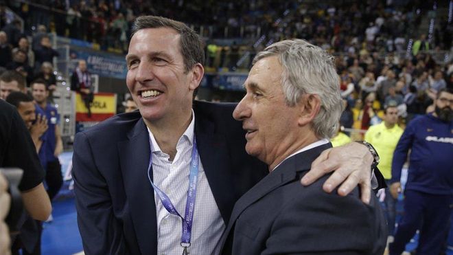 Nacho celebrando junto a Pesic la copa del Rey Nacho celebrando junto a Pesic la copa del Rey