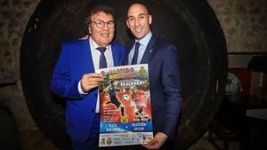 El presidente de la RFEF Luis Rubiales y el presidente de la Federación de fútbol de Baleares, Miquel Bestard, este lunesen Palma durante la celebración de la Gran Gala del Fútbol Balear 2018, organizada por la FFIB, un día antes que la selección bal El presidente de la RFEF Luis Rubiales y el presidente de la Federación de fútbol de Baleares, Miquel Bestard, este lunesen Palma durante la celebración de la Gran Gala del Fútbol Balear 2018, organizada por la FFIB, un día antes que la selección bal