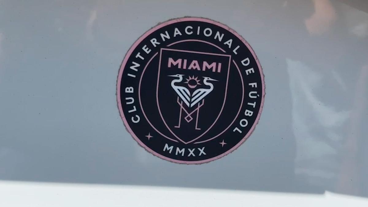 ¿El Inter Miami, en Barcelona? Este es el coche que hay aparcado delante de casa de Laporta