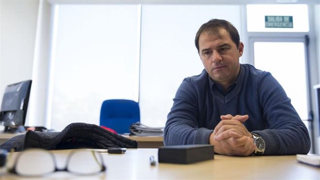 Jordi Lardín, en su despacho en la ciudad deportiva de Sant Adrià Jordi Lardín, en su despacho en la ciudad deportiva de Sant Adrià