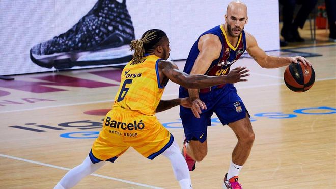 Calathes y Albicy, en la primera vuelta en el Palau Calathes y Albicy, en la primera vuelta en el Palau