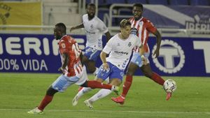 Fran Sol, en un partido del Tenerife ante el Lugo Fran Sol, en un partido del Tenerife ante el Lugo