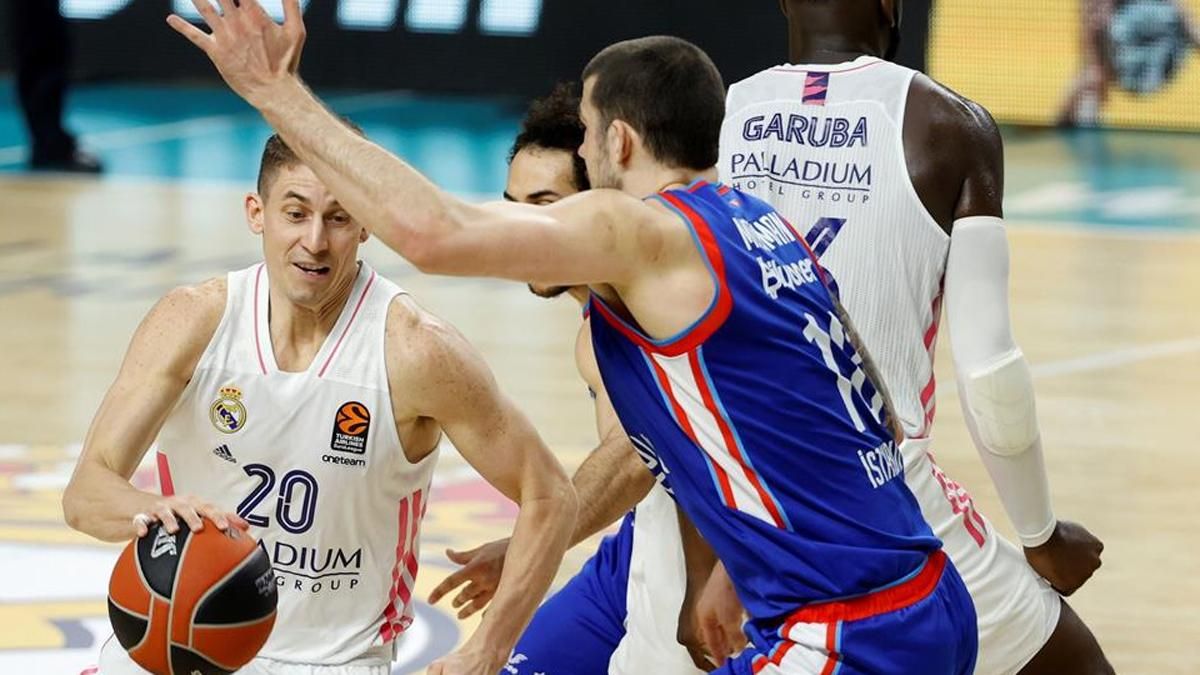 El Madrid sigue con vida en la Euroliga tras superar al Anadolu Efes El Madrid sigue con vida en la Euroliga tras superar al Anadolu Efes