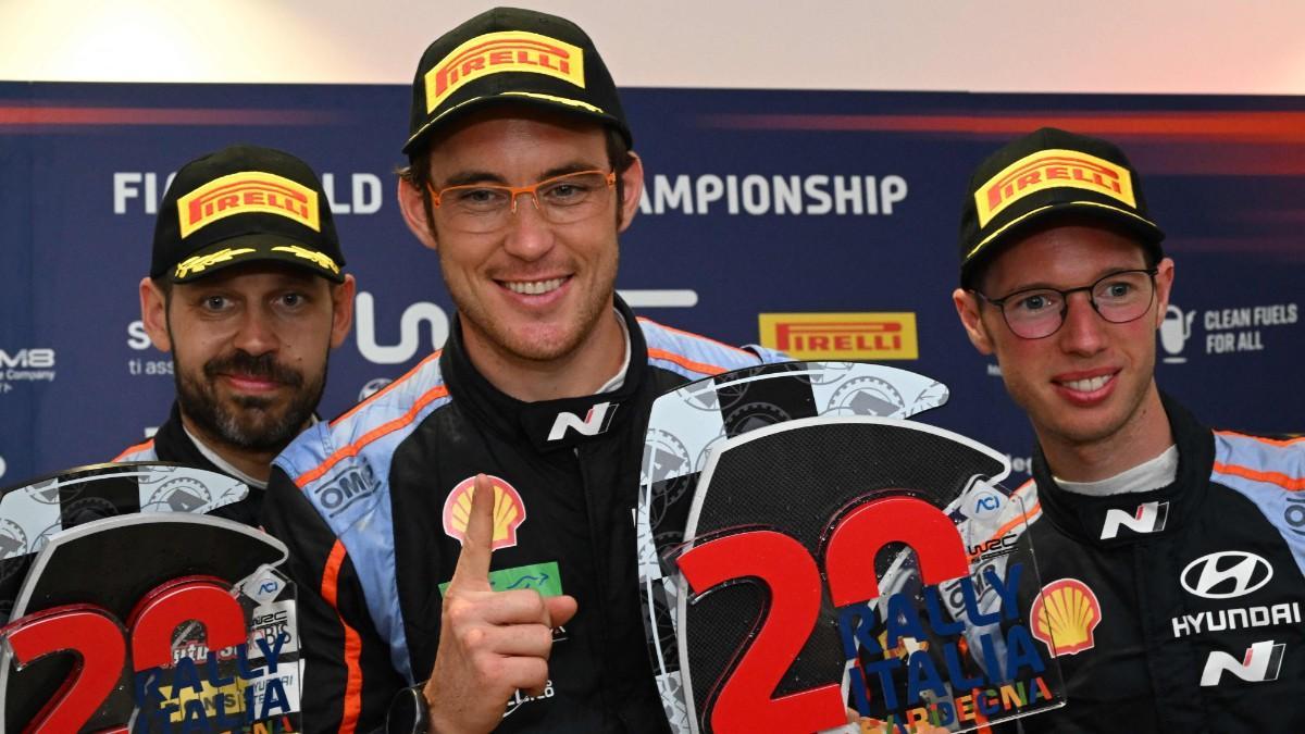 Neuville vuelve a ganar, siete meses después, en Cerdeña
