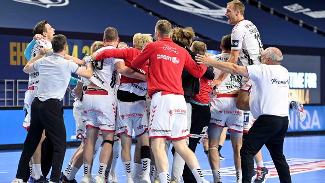 El Aalborg protagonizó una gran remontada ante el PSG El Aalborg protagonizó una gran remontada ante el PSG