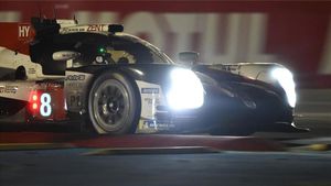 Sigue el mano a mano entre los Toyota por la victoria en Le Mans Sigue el mano a mano entre los Toyota por la victoria en Le Mans