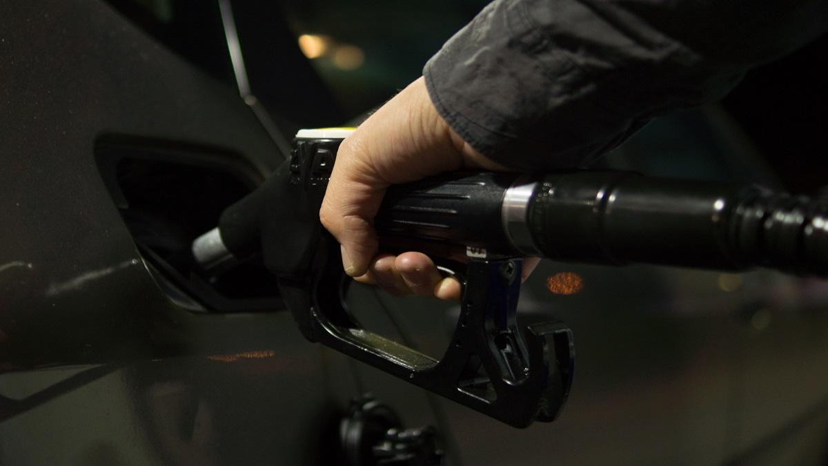 Sri Lanka prohíbe la venta de combustible a vehículos no esenciales