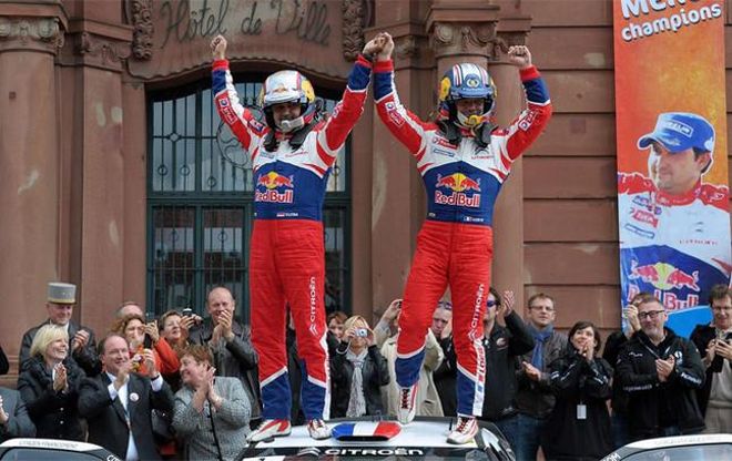 Loeb y su copiloto, Daniel Elena, festejaron su título Loeb y su copiloto, Daniel Elena, festejaron su título