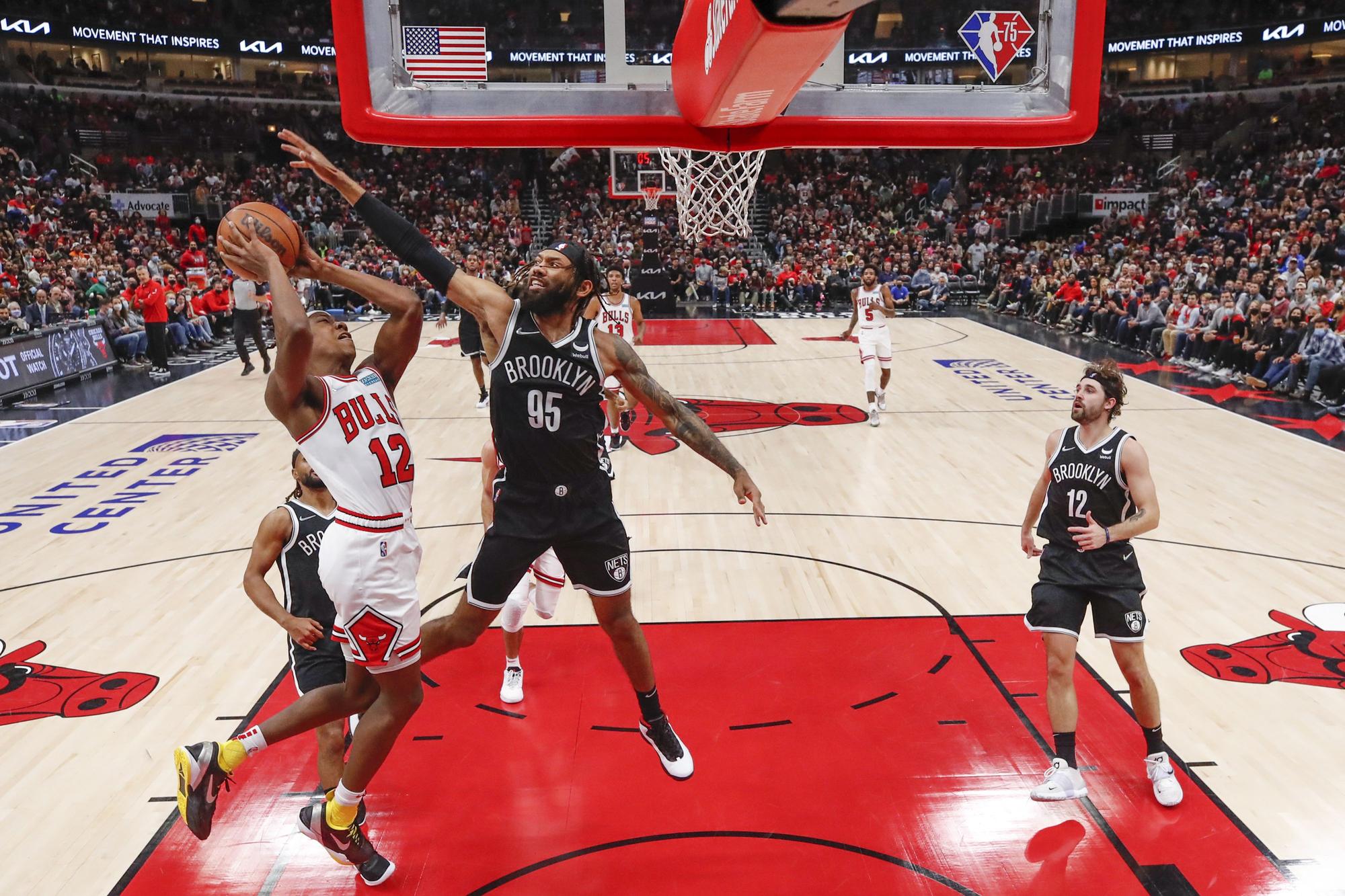 Los Chicago Bulls, con DeRozan y LaVine, arrollan en el cuarto periodo a  los Nets