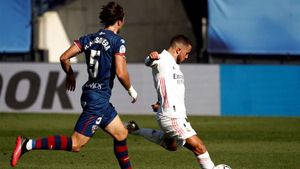 Hazard anotó un buen gol desde fuera del área Hazard anotó un buen gol desde fuera del área