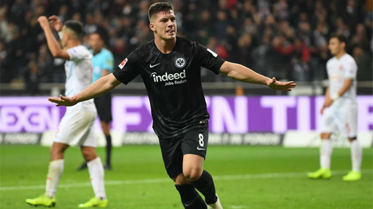 Jovic marca cinco goles en un partido y entra en la historia del Eintracht Frankfurt